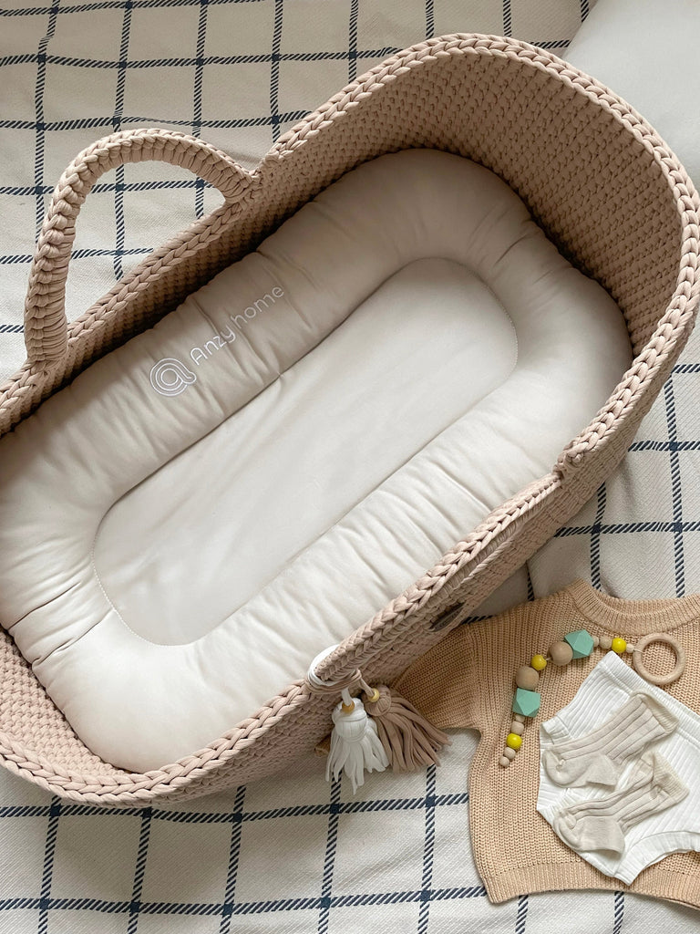 XL 17.5" Moses basket with baby nest and lounger