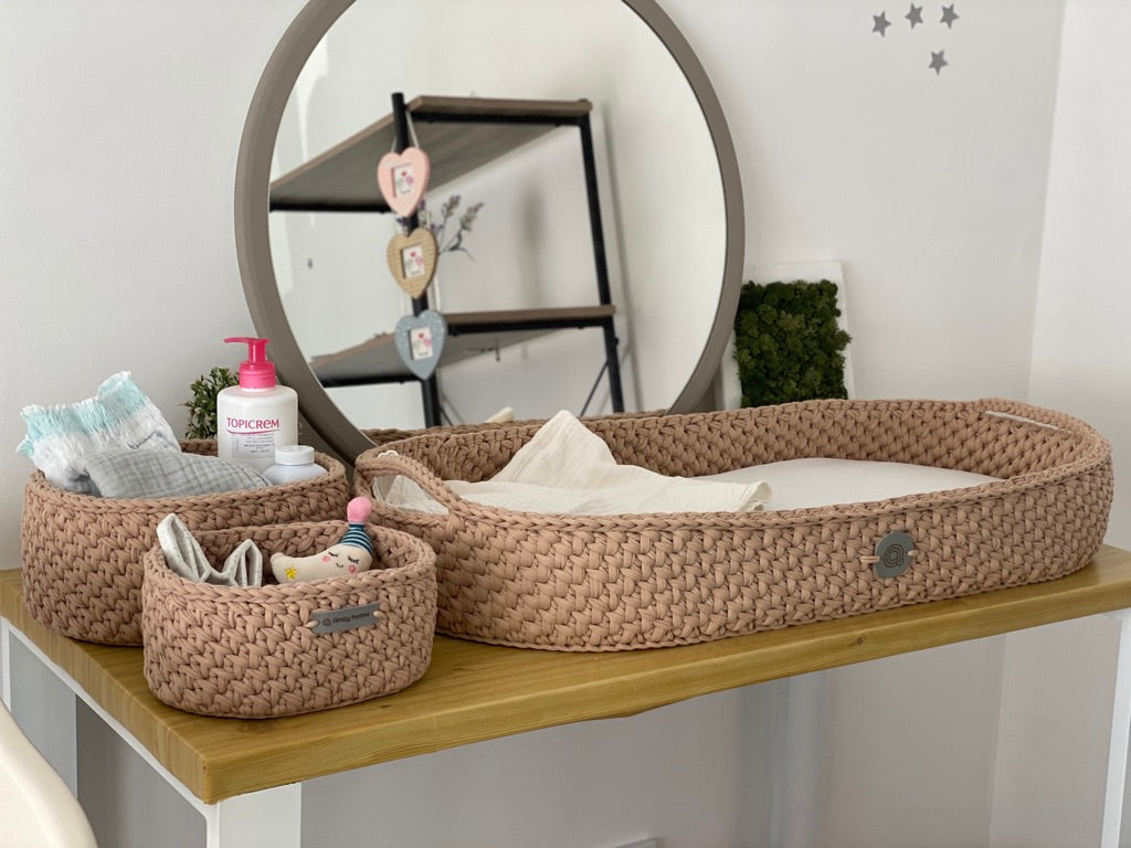 Changing table storage baskets