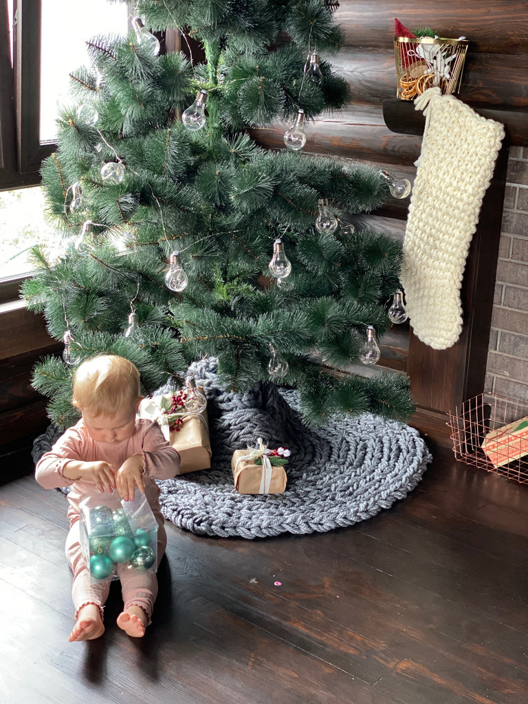 Grey knit xmas tree skirt Anzy Home