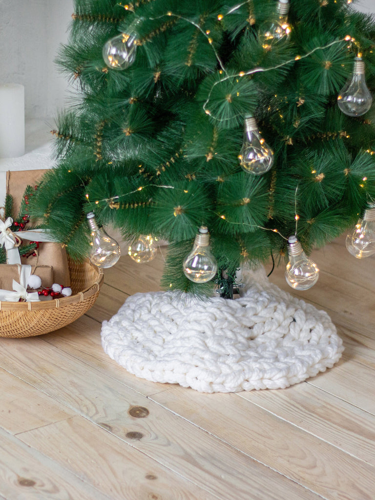 Chunky knit small white Christmas tree skirt Anzy Home