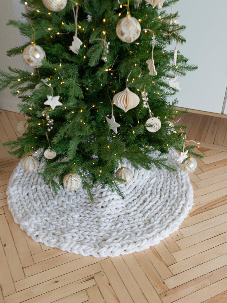 White Christmas tree skirt Anzy Home