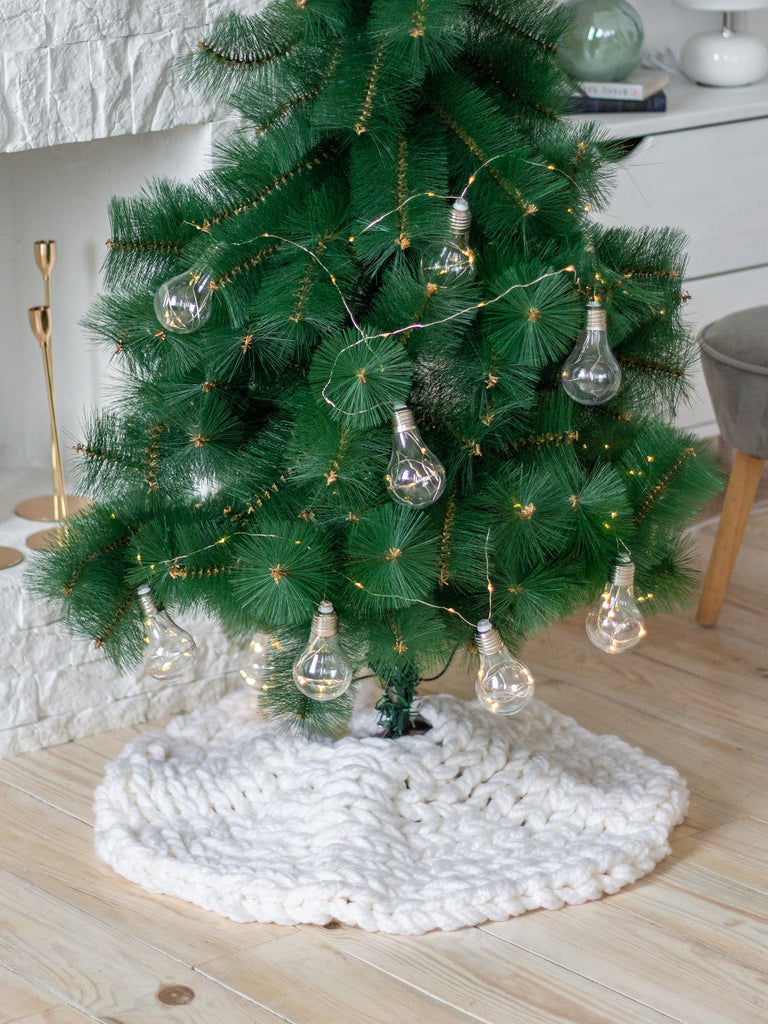 Chunky knit luxury White Christmas tree skirt Anzy Home